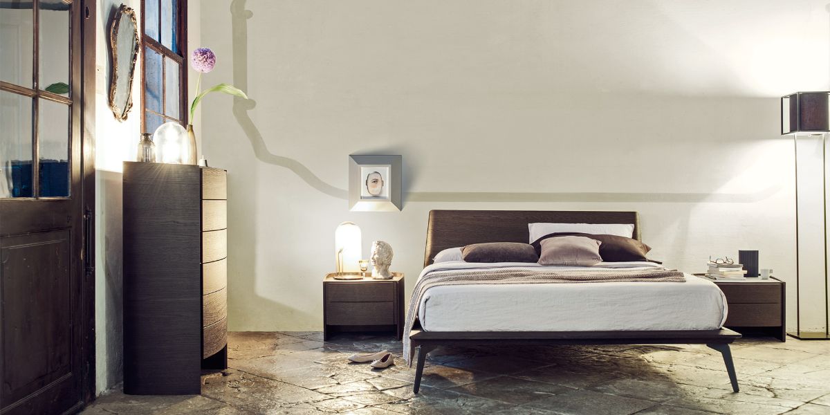 letto matrimoniale marrone scuro